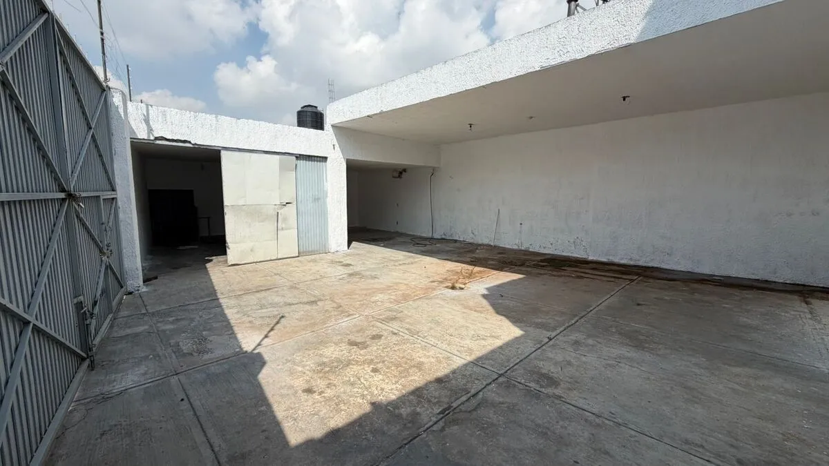 Foto 7 de Local en venta en Av 8 de Julio