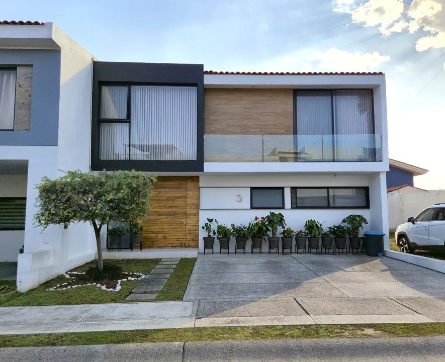 Casa en venta con recámara en planta baja en Bosques de Santa Anita 🌲