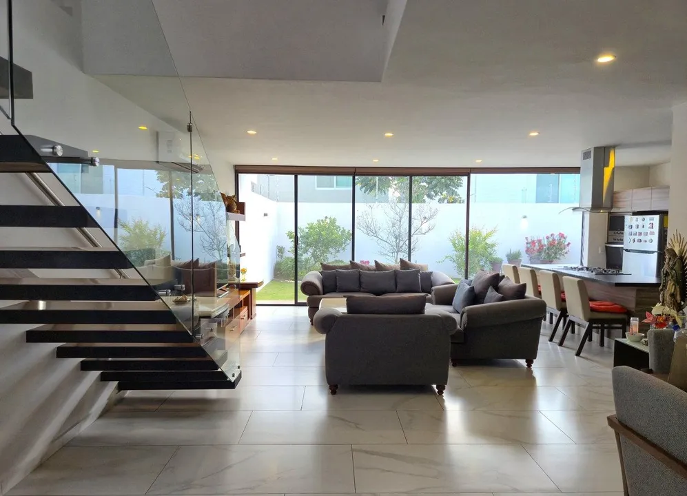 Foto 3 de Casa en venta con recámara en planta baja en Bosques de Santa Anita 🌲
