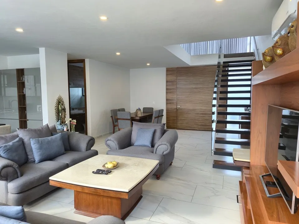 Foto 4 de Casa en venta con recámara en planta baja en Bosques de Santa Anita 🌲