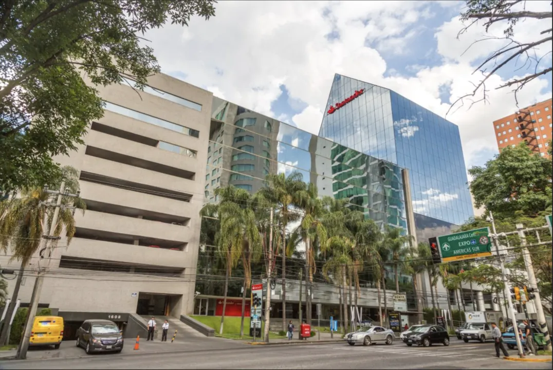 Renta Oficina en Country Club, Piso Corporativo Acondicionado