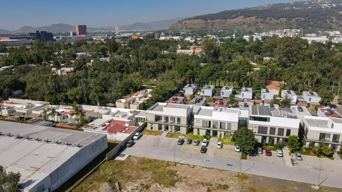 Oficina de 3 Niveles en Renta – Gavilanes, Punto Sur