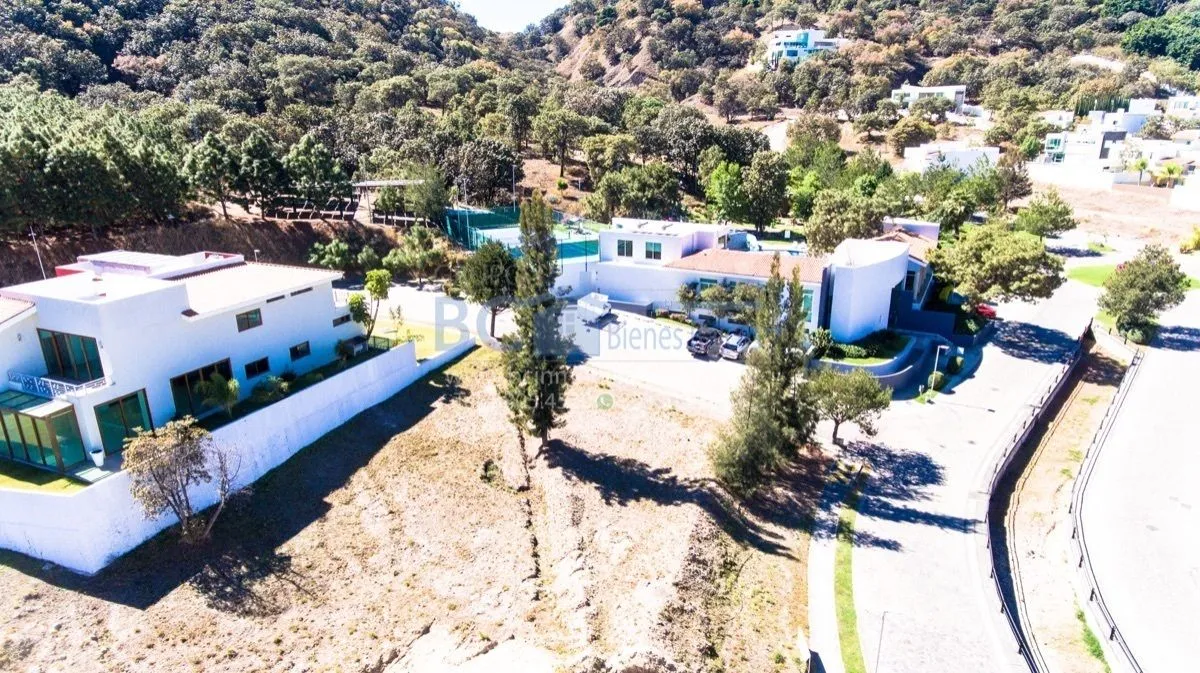Foto 3 de Terreno en Venta en Diana Natura, 1,097 m², Esquina Frente a Casa Club