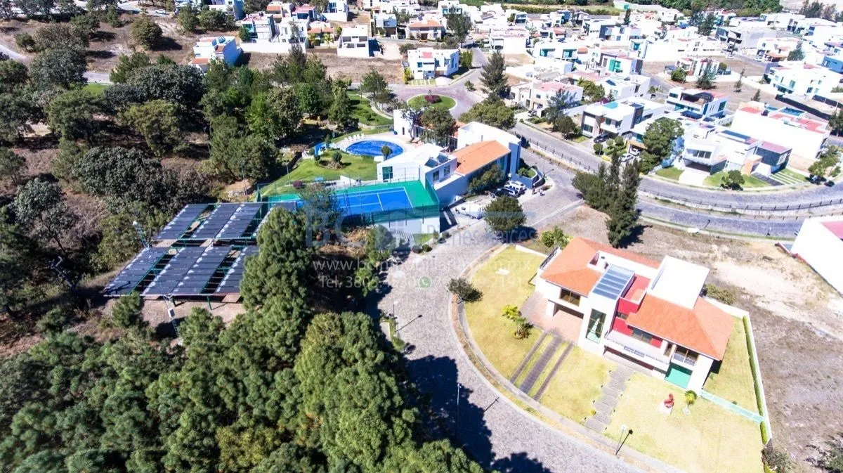 Foto 5 de Terreno en Venta en Diana Natura, 1,097 m², Esquina Frente a Casa Club