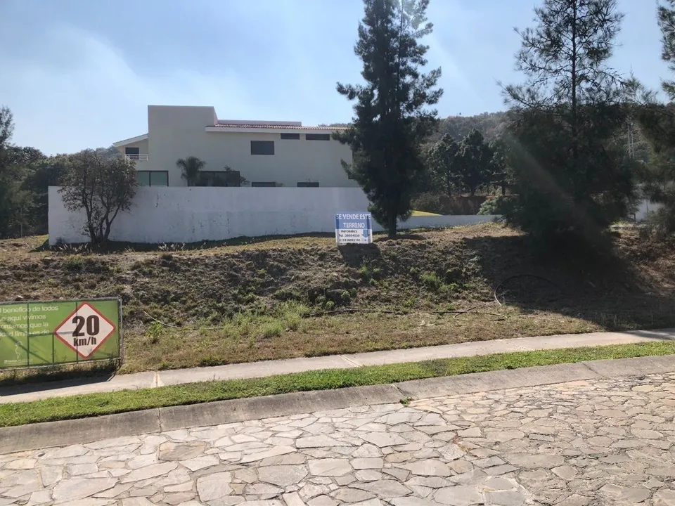 Foto 7 de Terreno en Venta en Diana Natura, 1,097 m², Esquina Frente a Casa Club