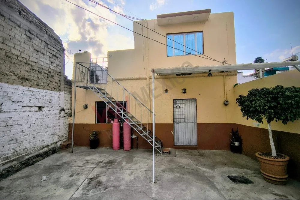 Casa en venta con departamento independiente