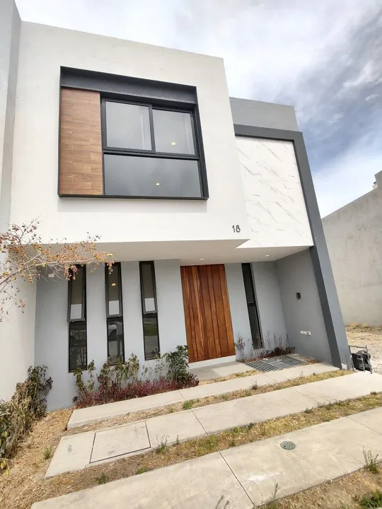 Casa en RENTA, El Edén, Tlajomulco. Frente a parque y cancha de padel.