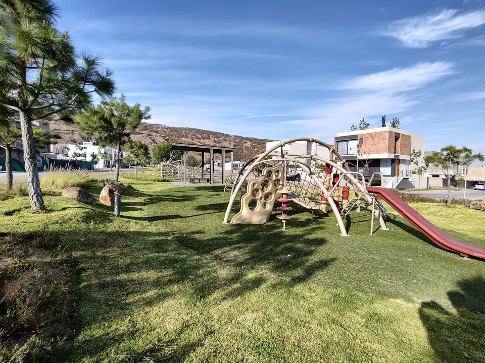 Foto 4 de Casa en RENTA, El Edén, Tlajomulco. Frente a parque y cancha de padel.