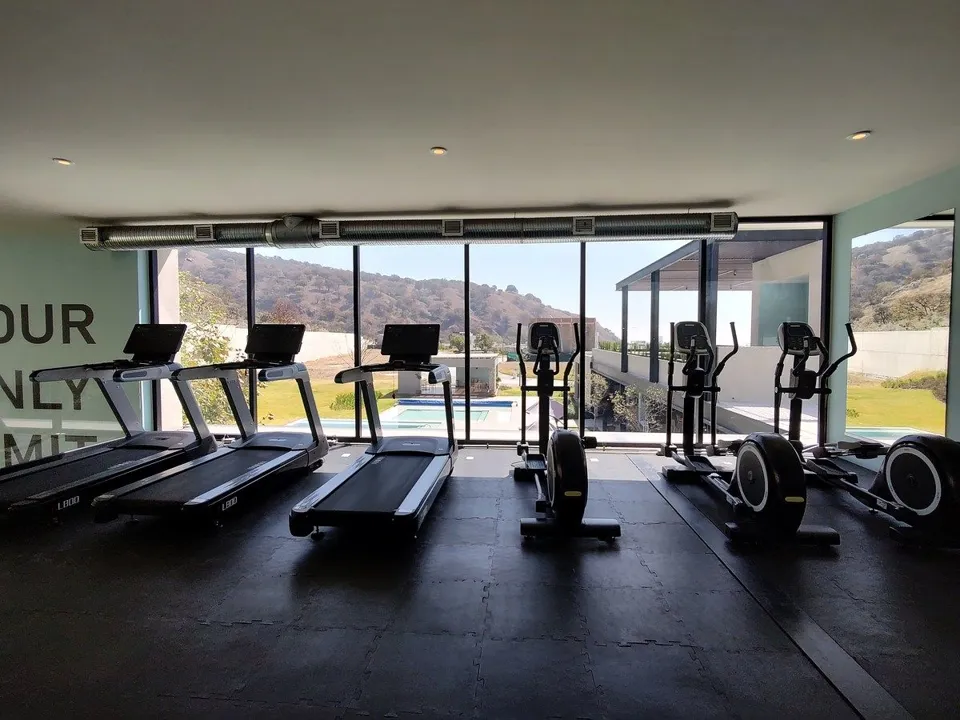 Foto 7 de Casa en RENTA, El Edén, Tlajomulco. Frente a parque y cancha de padel.