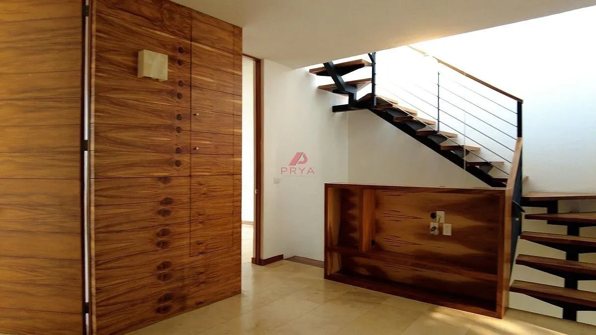 Foto 5 de Casa en venta  en Solares Zapopan , con acabados de parota