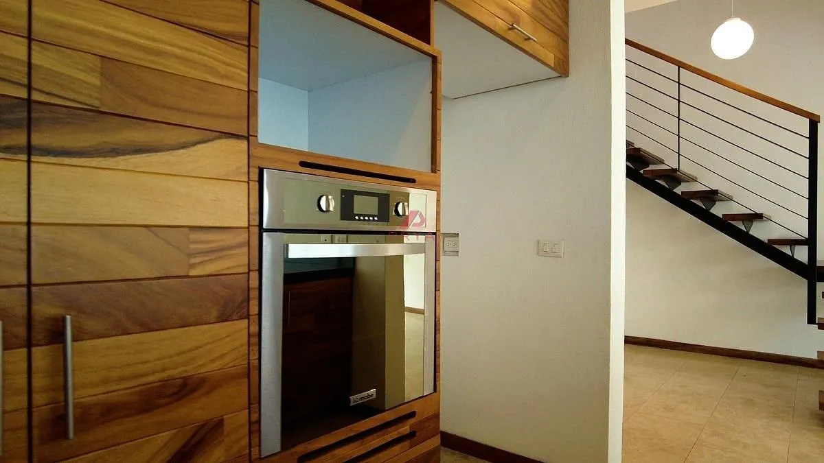 Foto 6 de Casa en venta  en Solares Zapopan , con acabados de parota