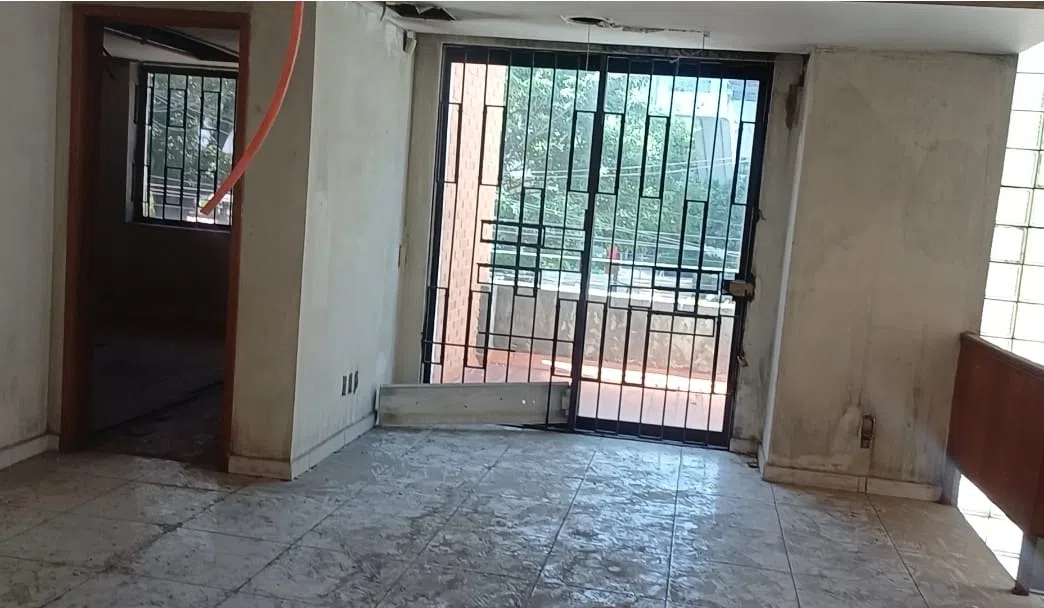 Foto 4 de CASA CON USO DE SUELO SOBRE AV. VALLARTA FRENTE A PLAZA SANIA
