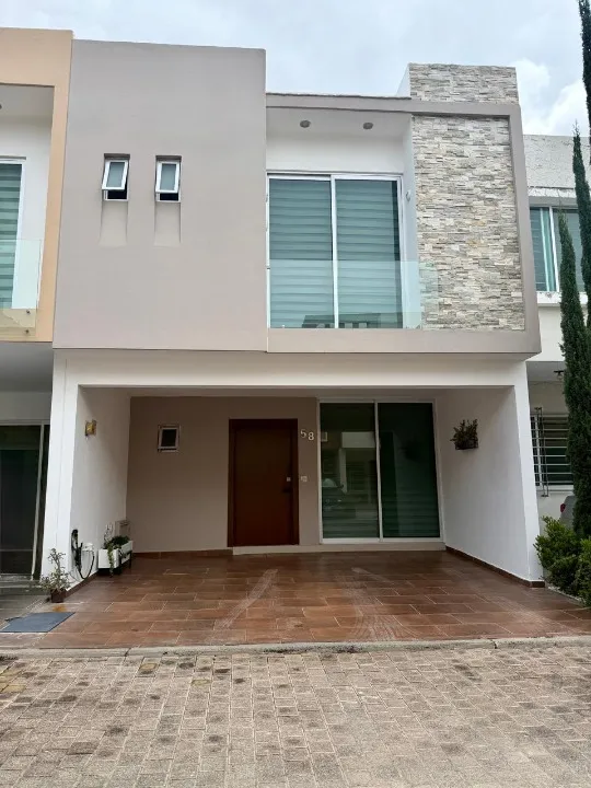 Foto 2 de Casa en venta en Calzada de las Flores, REAL DE VALDEPEÑAS, Zapopan