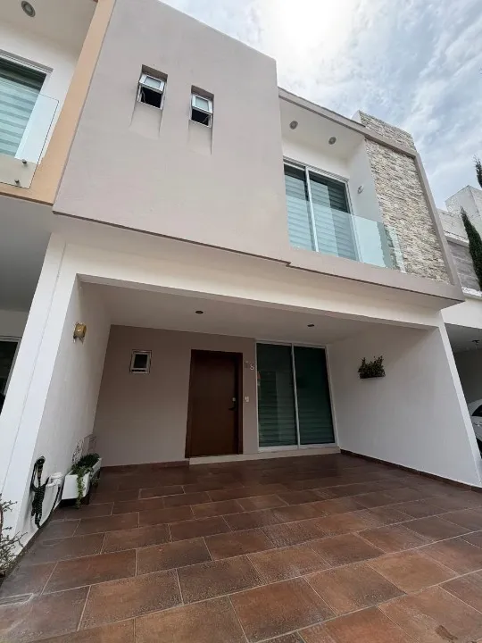 Foto 3 de Casa en venta en Calzada de las Flores, REAL DE VALDEPEÑAS, Zapopan