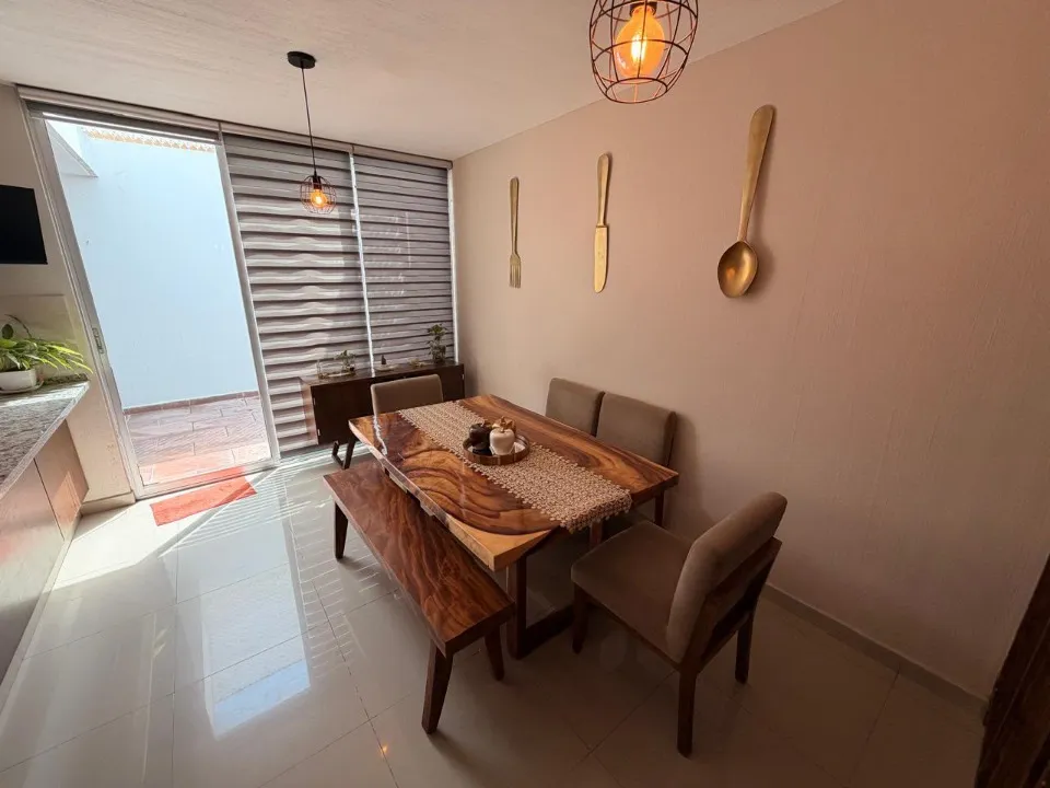 Foto 9 de Casa en venta en Calzada de las Flores, REAL DE VALDEPEÑAS, Zapopan