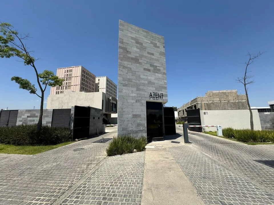 Terreno en venta en Condominio Azent/ Zona Solares.