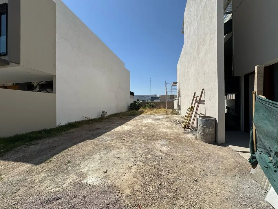 Foto 2 de Terreno en venta en Condominio Azent/ Zona Solares.