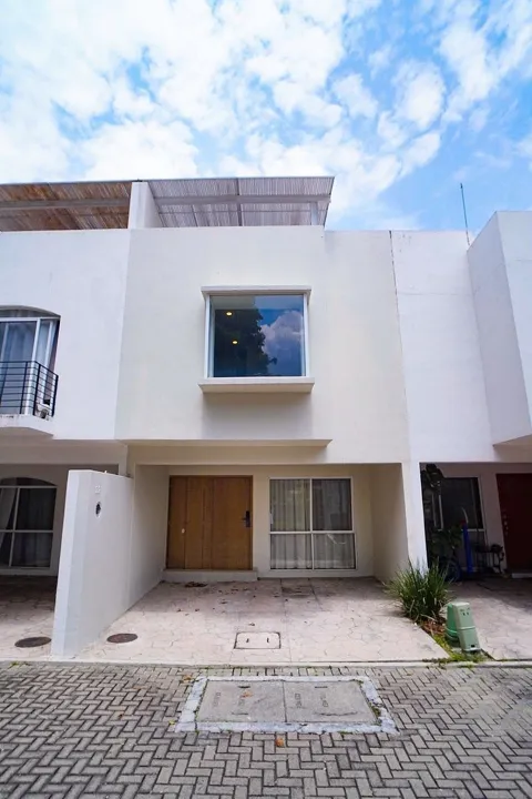 Casa remodelada en venta en Col. SEATTLE, Zapopan