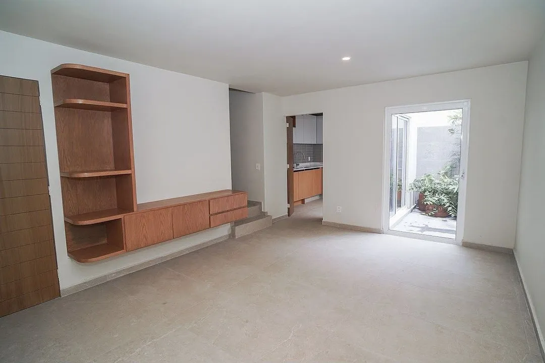 Foto 2 de Casa remodelada en venta en Col. SEATTLE, Zapopan