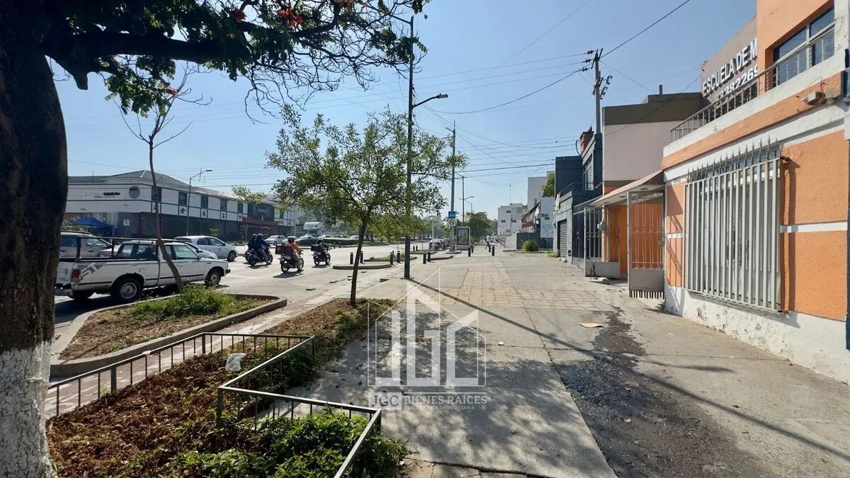 Foto 4 de Casa con Uso Comercial en Venta – Av. Federalismo | Jardines del Country