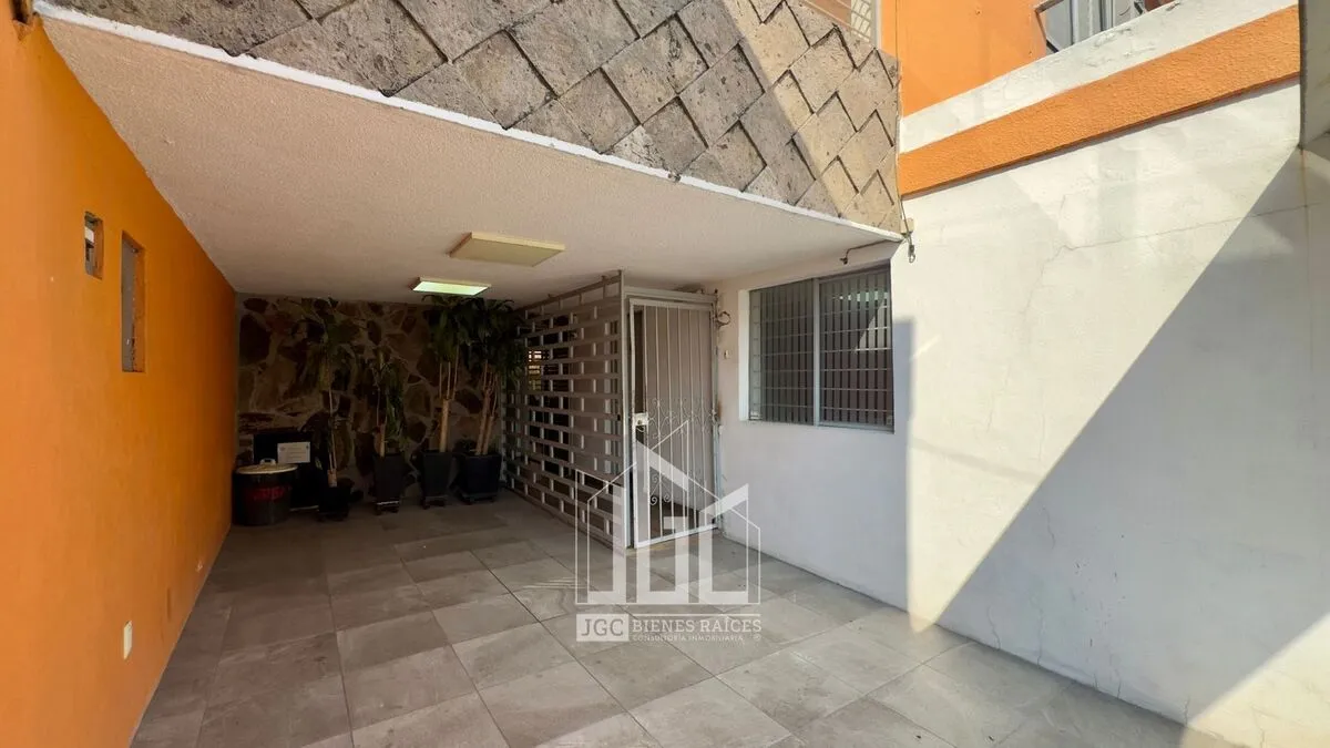 Foto 5 de Casa con Uso Comercial en Venta – Av. Federalismo | Jardines del Country