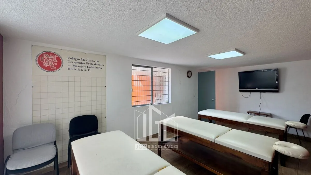 Foto 8 de Casa con Uso Comercial en Venta – Av. Federalismo | Jardines del Country