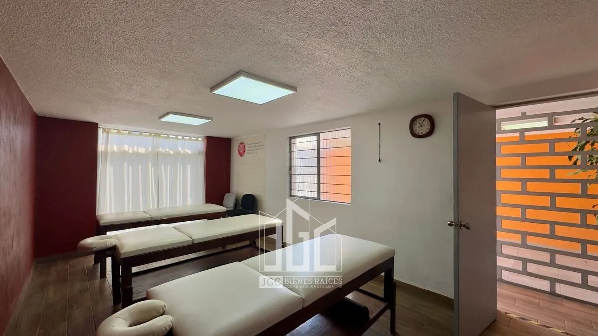 Foto 9 de Casa con Uso Comercial en Venta – Av. Federalismo | Jardines del Country