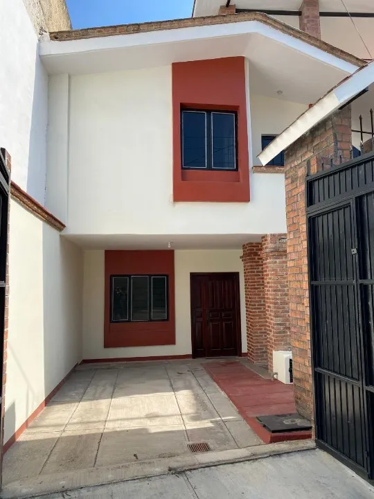 Foto 2 de Casa en venta en Enrique Díaz de León, Miguel de la Madrid, Zapopan