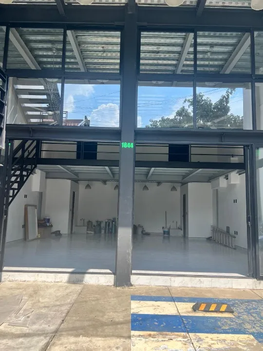 Foto 2 de Local Comercial en renta en Calzada Federalistas, Jardines del Valle, Zapopan