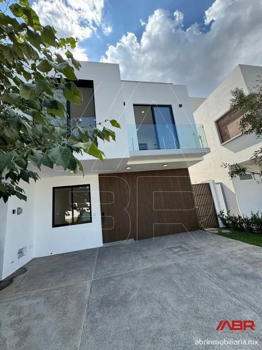 CASA NUEVA EN PARQUES VALLARTA CON VISTAS ESPECTACULARES