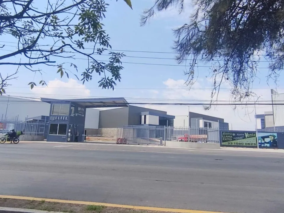 Bodega Comercial en venta y renta en Avenida Adolf Bernard Horn Junior, Toluquilla , Tlaquepaque