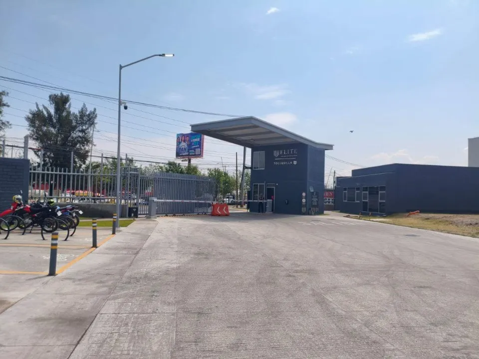 Foto 3 de Bodega Comercial en venta y renta en Avenida Adolf Bernard Horn Junior, Toluquilla , Tlaquepaque