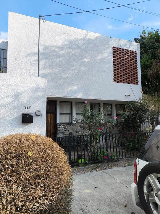 CASA EN VENTA PARA REMODELAR EN COLONIA CHAPALITA
