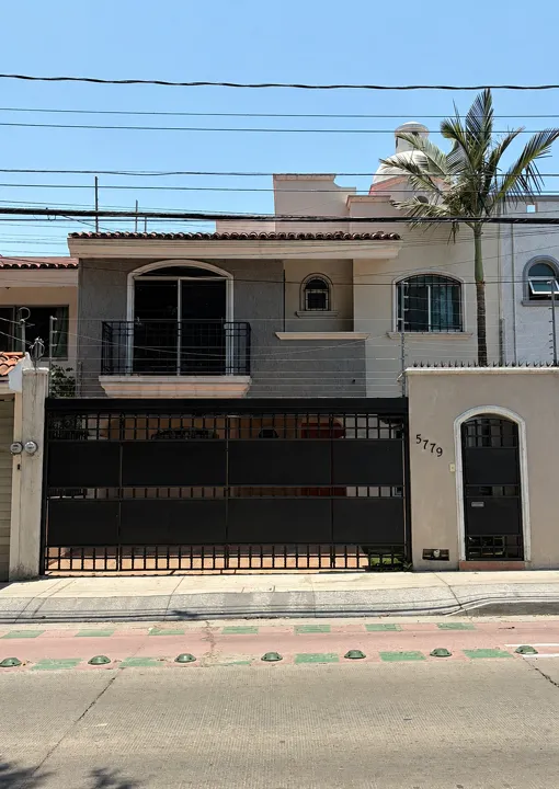Casa en Venta en Jardines Universidad - Av. Inglaterra 5779