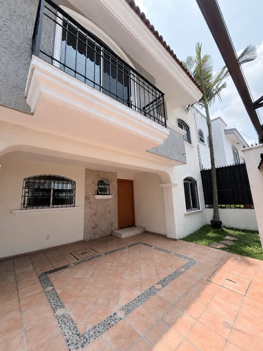Foto 2 de Casa en Venta en Jardines Universidad - Av. Inglaterra 5779