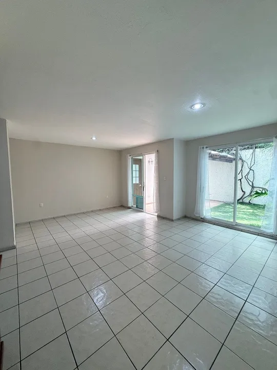 Foto 8 de Casa en Venta en Jardines Universidad - Av. Inglaterra 5779