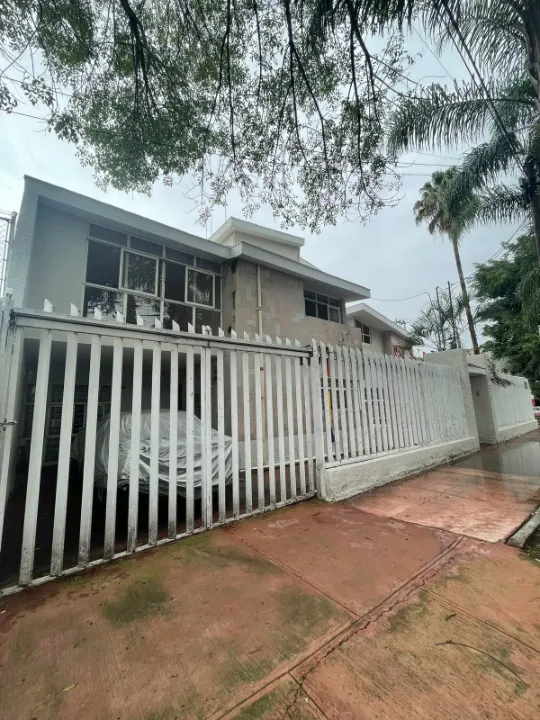 Foto 3 de Casa en venta en Avenida de los Científicos, Colinas de La Normal, Guadalajara