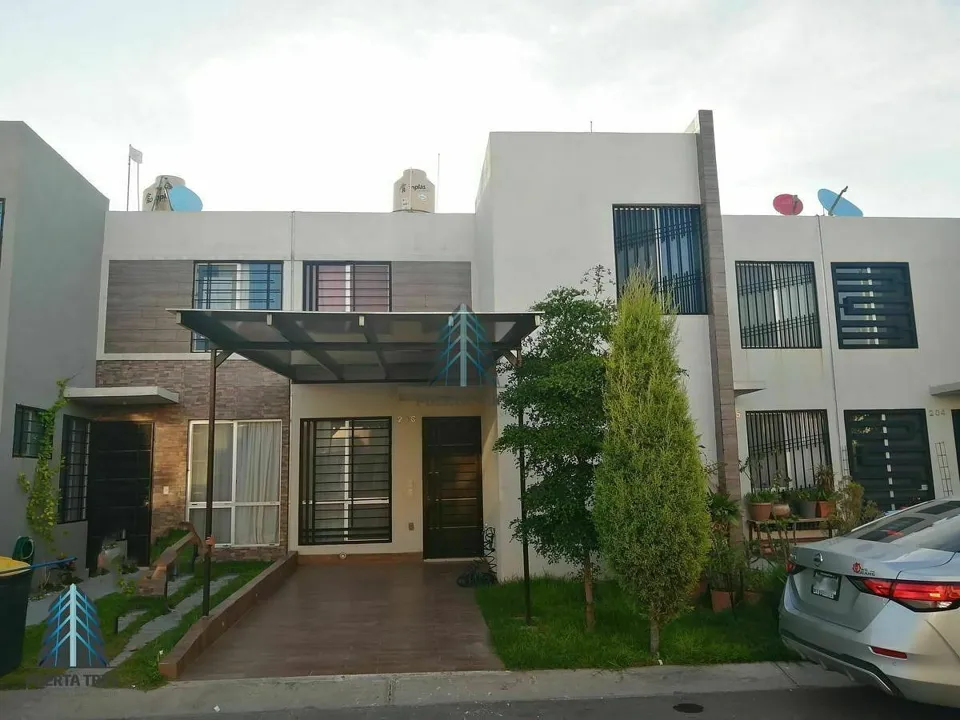 Hermosa Casa de dos niveles en Coto