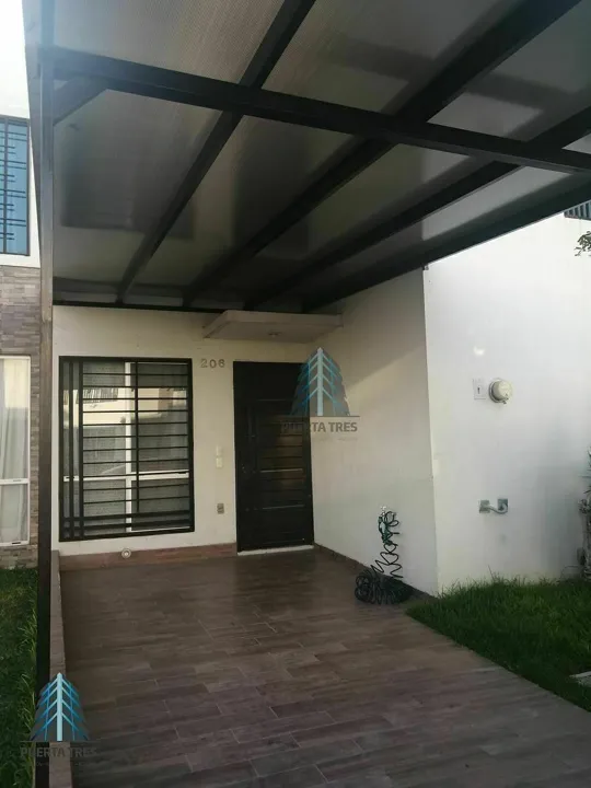 Foto 2 de Hermosa Casa de dos niveles en Coto