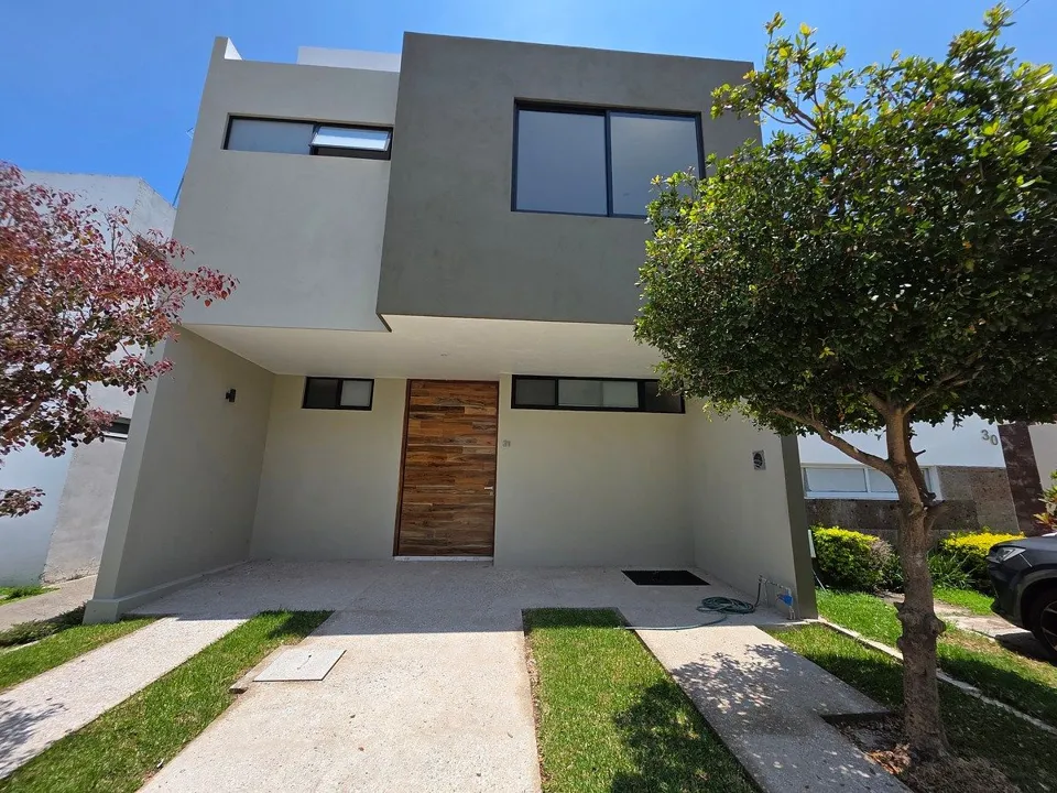 Residencia en Venta en coto junto al Bosque