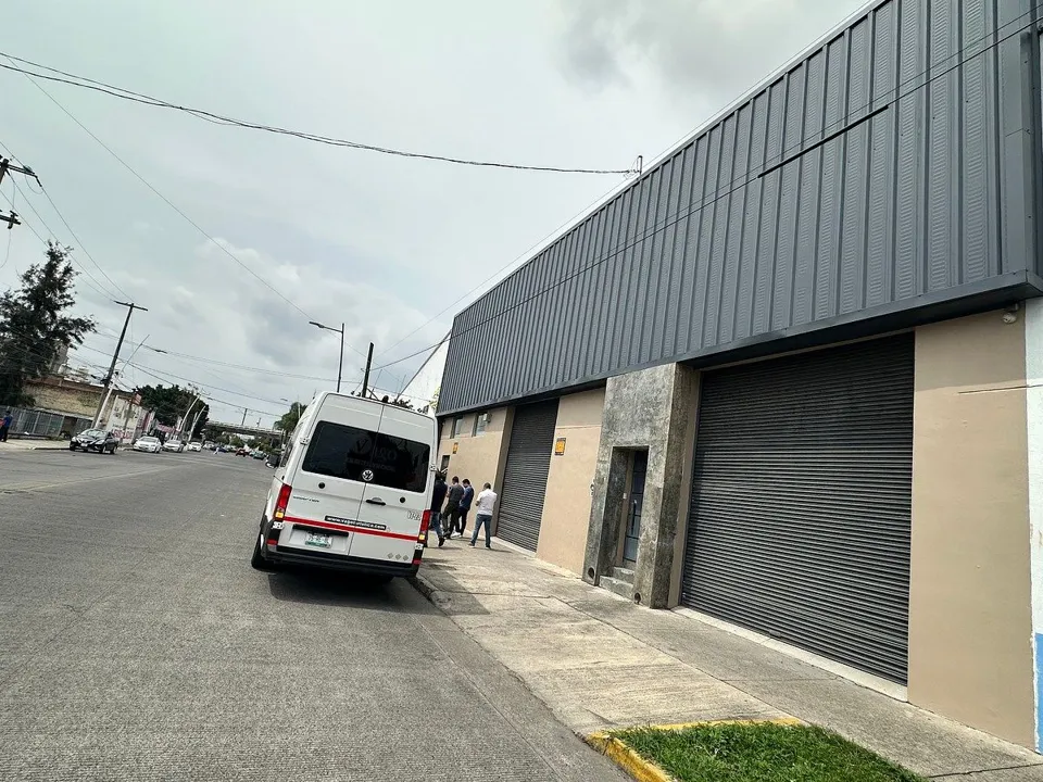 Amplia Bodega Comercial. Seminueva. En Renta.  Colonia Electricistas. Guadalajar