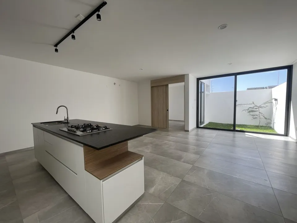 Foto 2 de CASA EN VENTA EN PARAJE CASA DE AUTOR, LAS GRULLAS, SANTA ANITA