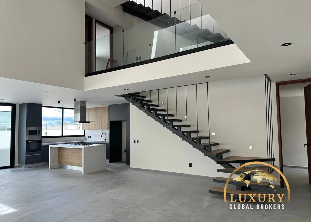 Foto 3 de Casa NUEVA y de Lujo en Venta! Fracc. Los Robles, Zapopan, Jalisco