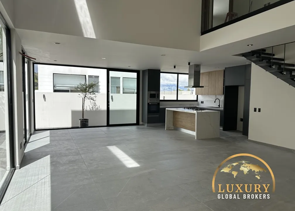 Foto 5 de Casa NUEVA y de Lujo en Venta! Fracc. Los Robles, Zapopan, Jalisco