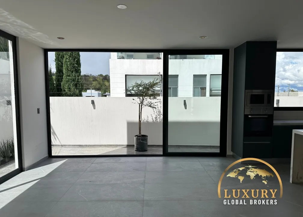 Foto 6 de Casa NUEVA y de Lujo en Venta! Fracc. Los Robles, Zapopan, Jalisco