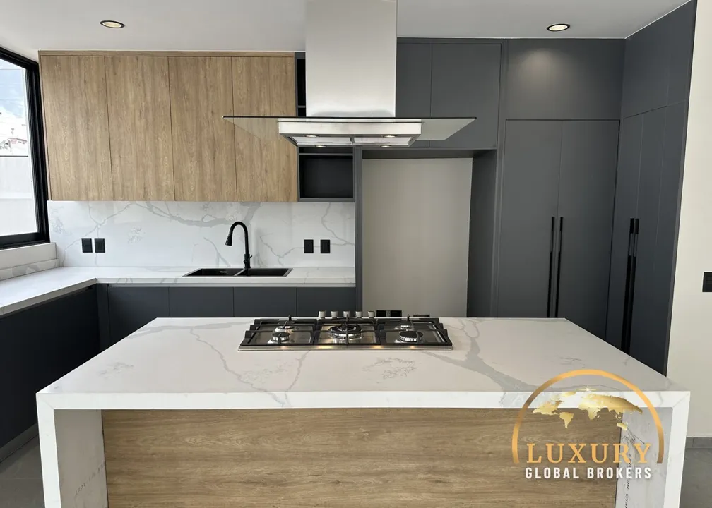 Foto 8 de Casa NUEVA y de Lujo en Venta! Fracc. Los Robles, Zapopan, Jalisco