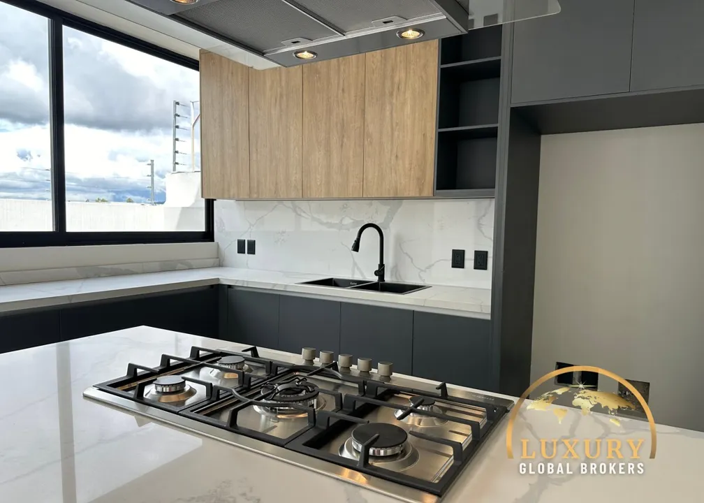 Foto 9 de Casa NUEVA y de Lujo en Venta! Fracc. Los Robles, Zapopan, Jalisco