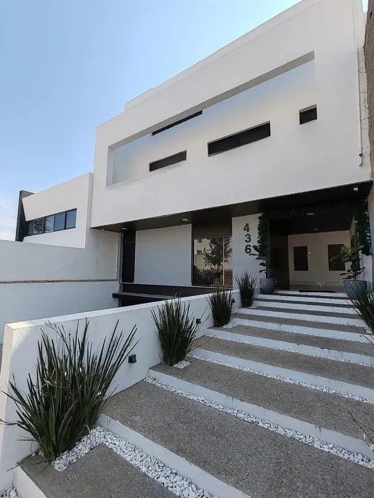 SE VENDE INCREIBLE Y GRANDE CASA EN PAISAJES DEL TESORO