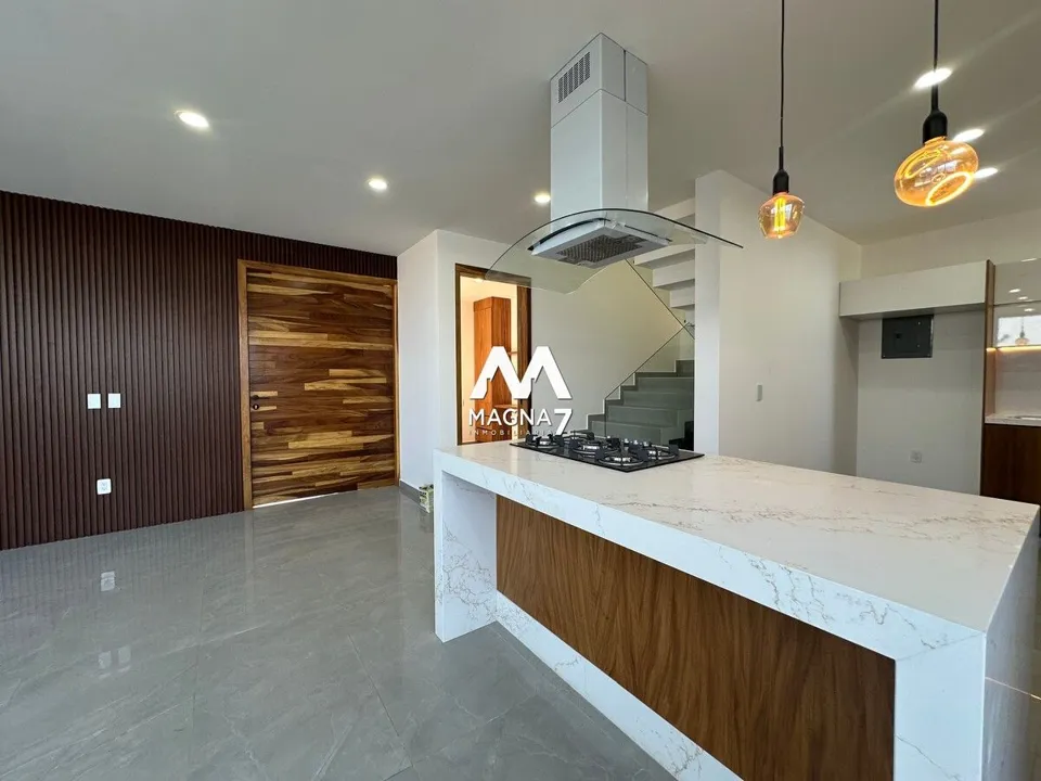 Foto 2 de VENTA CASA SOLARES PRIVANZA