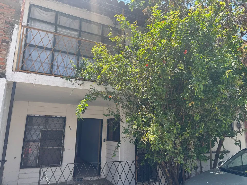 Foto 2 de casa en venta para remodelar